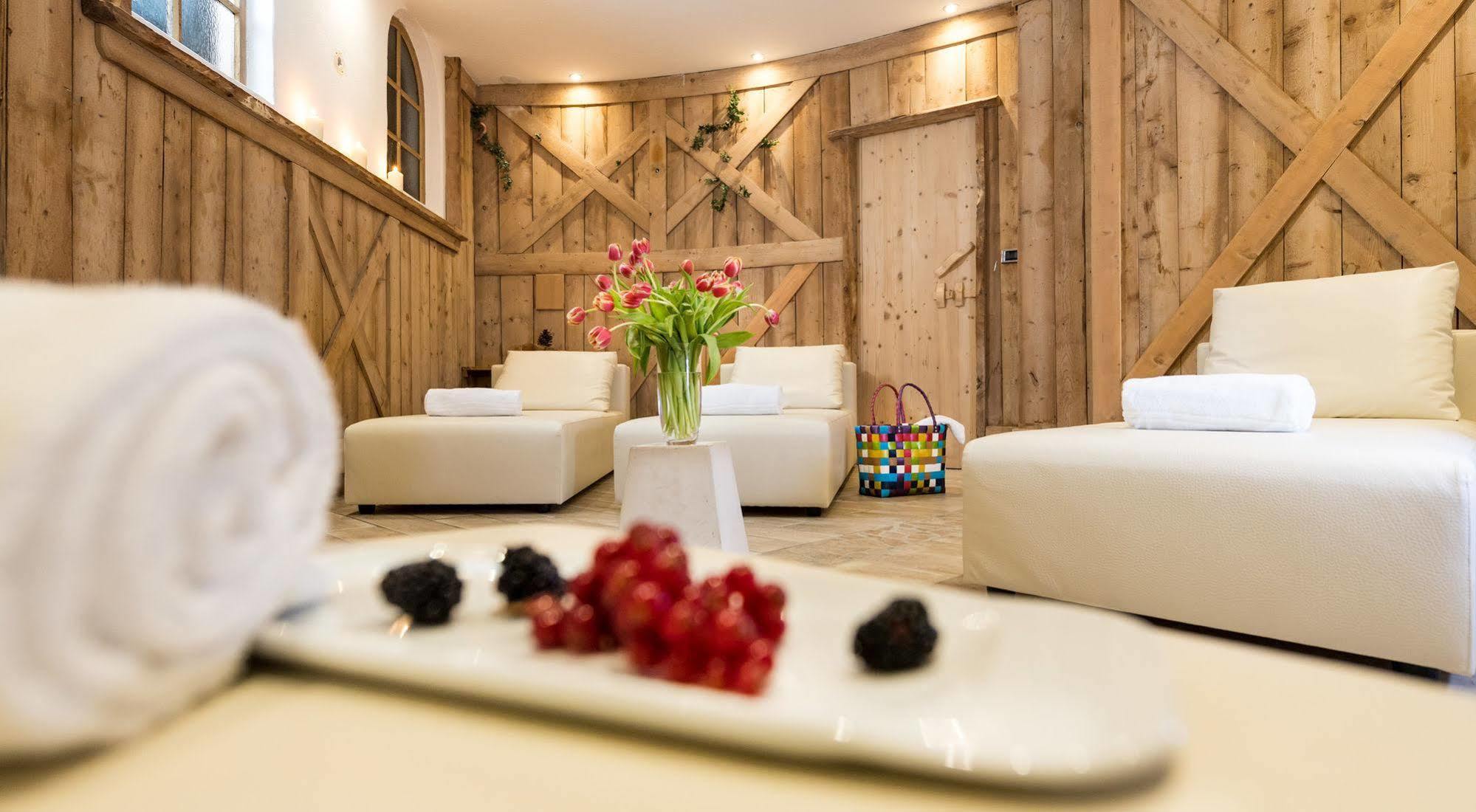 Hotel La Perla Canazei Bagian luar foto